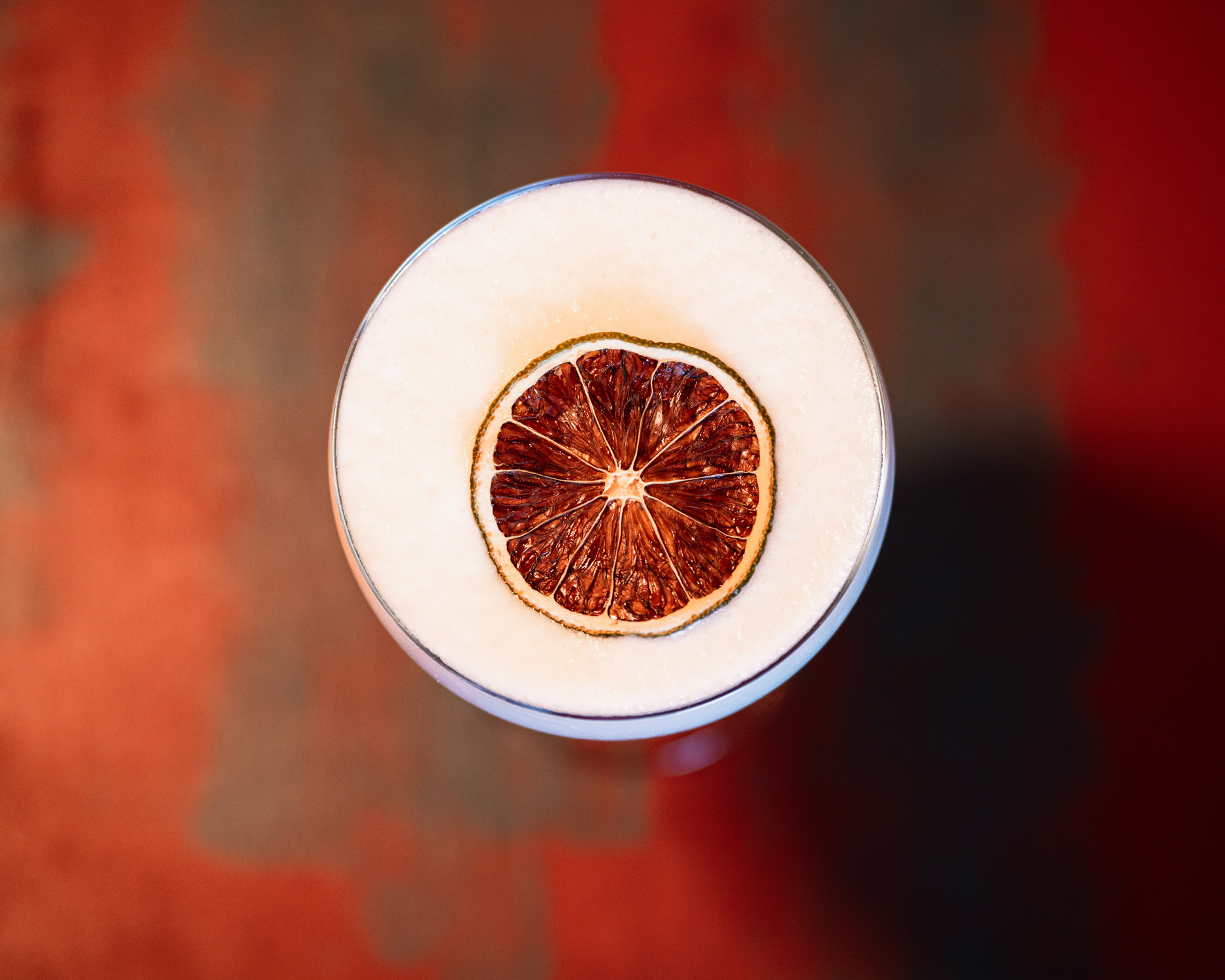 Cocktail au citron déshydraté, bar Loka Cannes