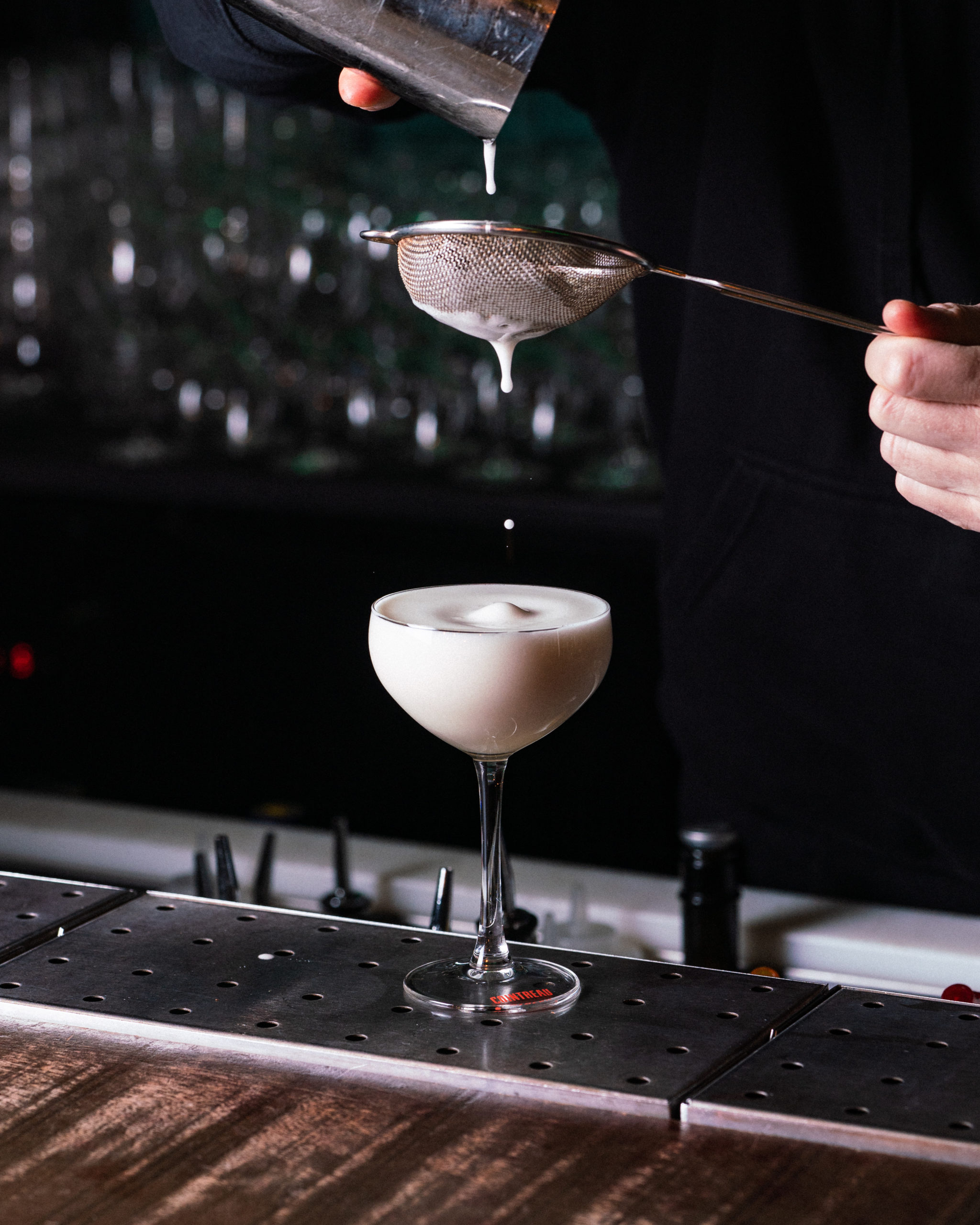 Bar à cocktails Cannes - cocktail signature Loka Bar
