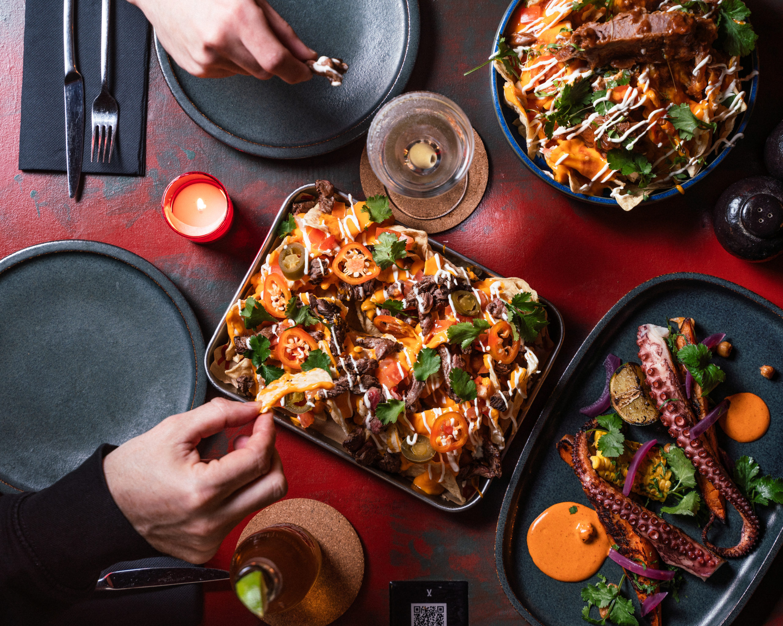Nachos garnis au restaurant Loka Cannes
